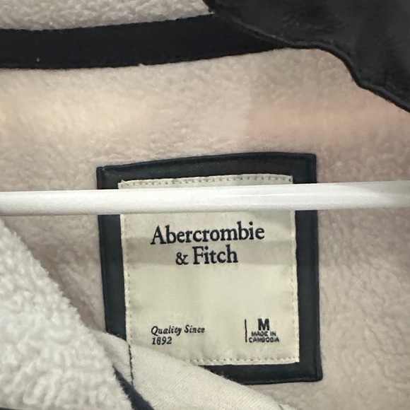 Abercrombie & Fitch Black and Cream Fleece Jacket - Picture 2 of 3